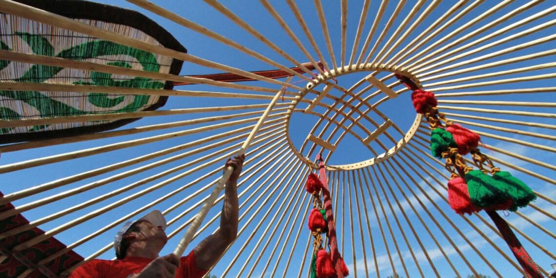 Белоснежные юрты гостеприимно открыли свои двери для жителей Южной Кореи прямо в центре Сеула