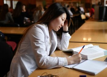 В Казахстане в ближайшее время начнется отбор студентов для бесплатного обучения в вузах России