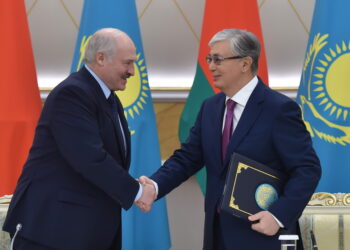 Президент Беларуси поздравил Токаева с Днем Республики