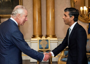 Риши Сунак занял должность премьер-министра Британии