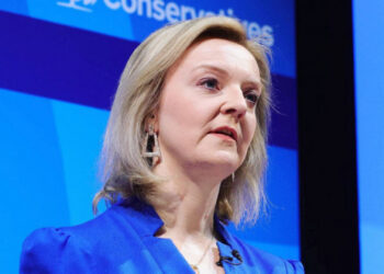 Карл III принял отставку премьер-министра Трасс