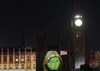 На здании британского правительства появилось изображение кочана салата-латука победившего Трасс