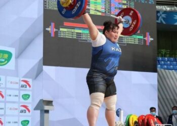 Казахстанская спортсменка Айзада Муптильда завоевала золотую медаль на чемпионате Азии по тяжелой атлетике