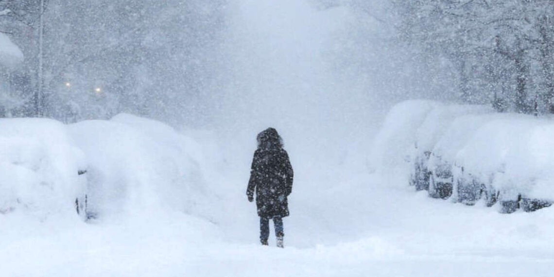 Штормовое предупреждение объявлено в нескольких областях Казахстана