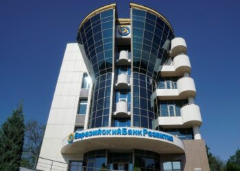 Казахстан ведет переговоры по покупке у России доли в Евразийском банке развития