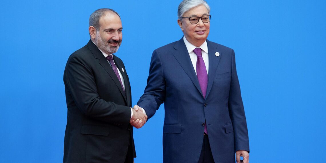 Токаев прибыл в Ереван на саммит ОДКБ