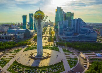 Около 70% казахстанцев считают правильным курс развития страны