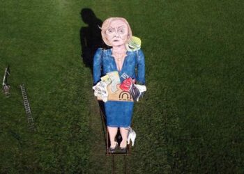 В Великобритании будет сожжено чучело экс-министра страны