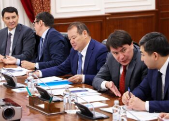 В правительстве провели заседание под председательством Алихана Смаилова