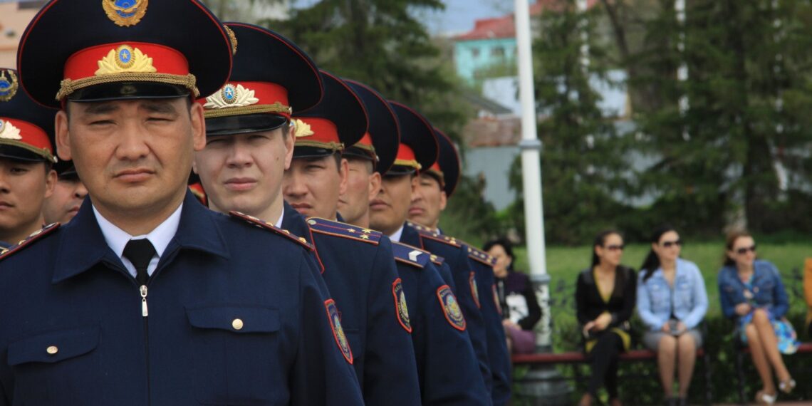 Токаев поручил открыть в Алматы восемь сервисных центров полиции