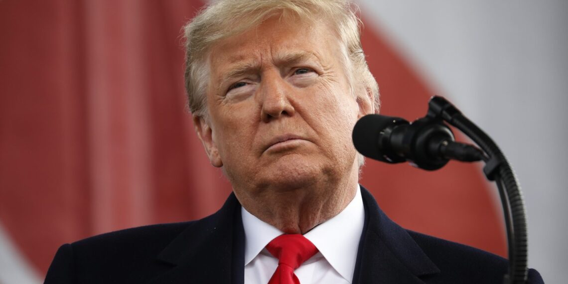 Дональд Трамп зарегистрировался кандидатом в президенты США