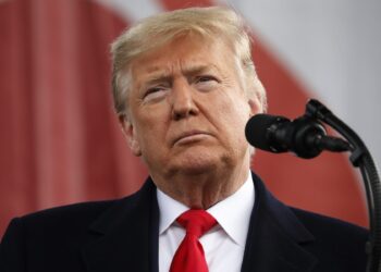 Дональд Трамп зарегистрировался кандидатом в президенты США