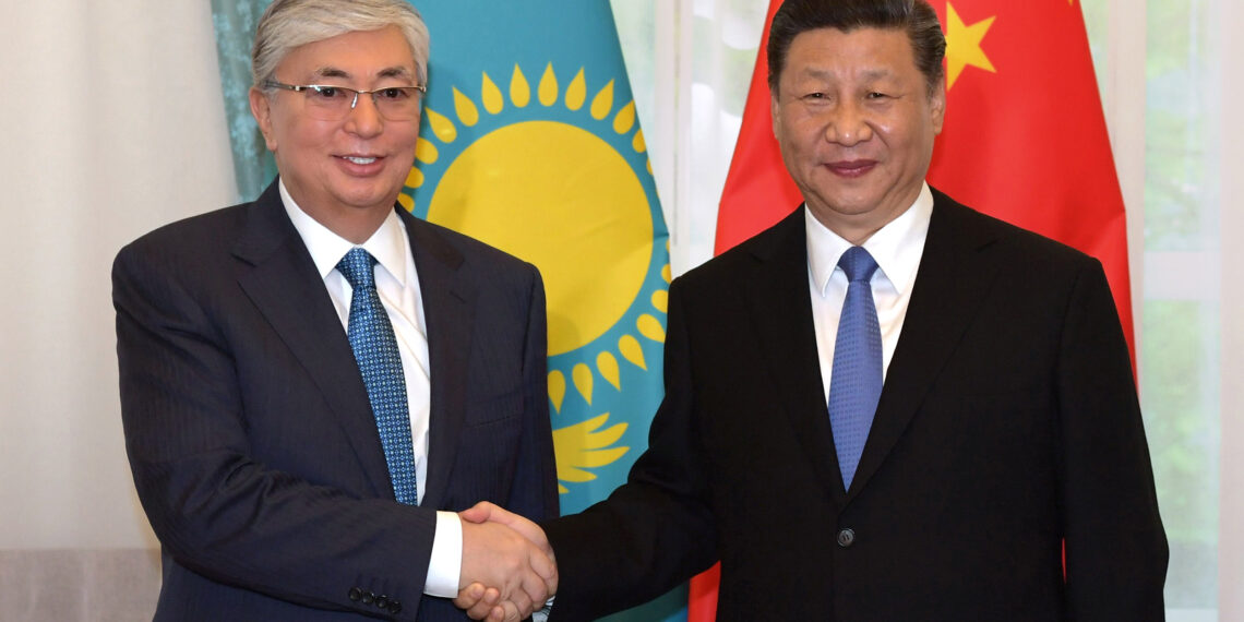 Посол Китая объяснил ограничения на границе с Казахстаном