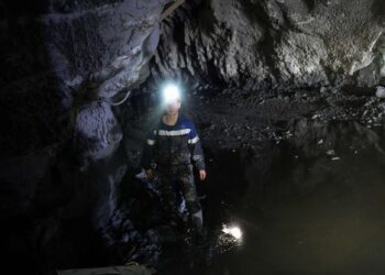 В Карагандинской области на шахте произошел выброс газа