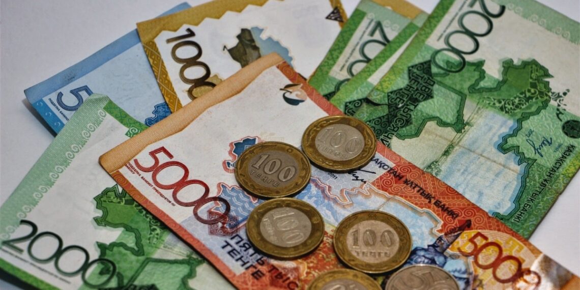 Из Казахстана пытались вывезти 83 млн. тенге