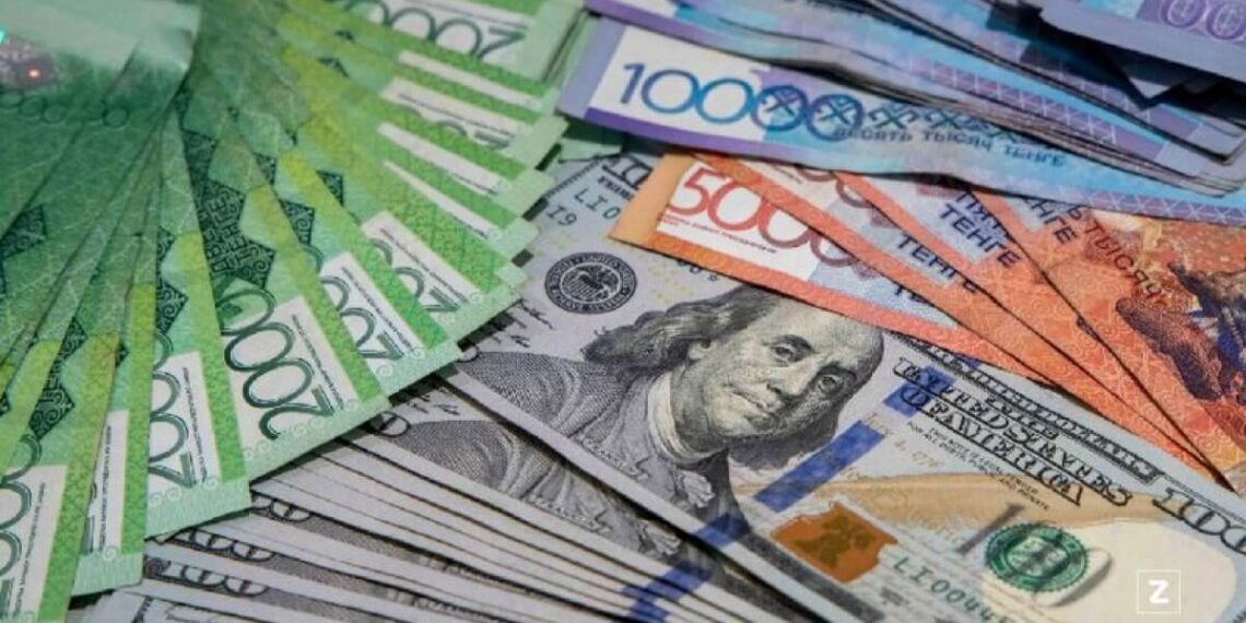 Курс доллара снизился на торгах