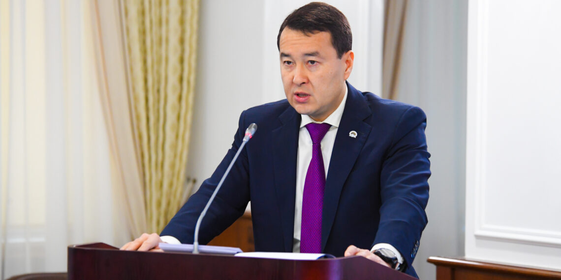 Премьер-министр Казахстана поручил принять меры по сдерживанию цен на продукты