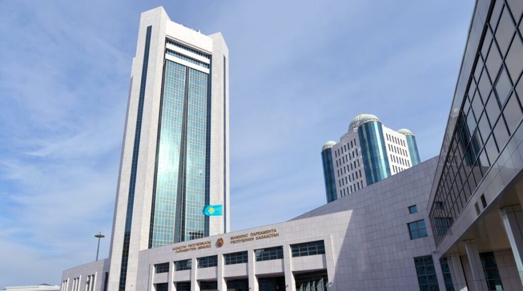 В Мажилисе обсудили социальное обеспечение военнослужащих Казахстана