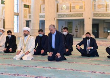 Президент Казахстана посетил мечеть Хазрет Султан