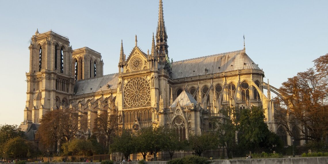 Президент Франции заявил о сроках восстановления Нотр-Дама