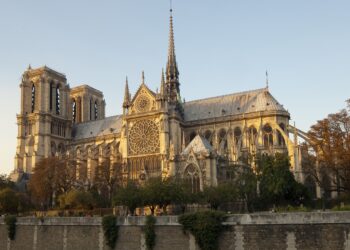 Президент Франции заявил о сроках восстановления Нотр-Дама