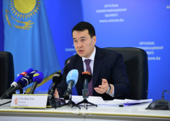 Премьер-министр Казахстана подверг критике работу акимов в областях