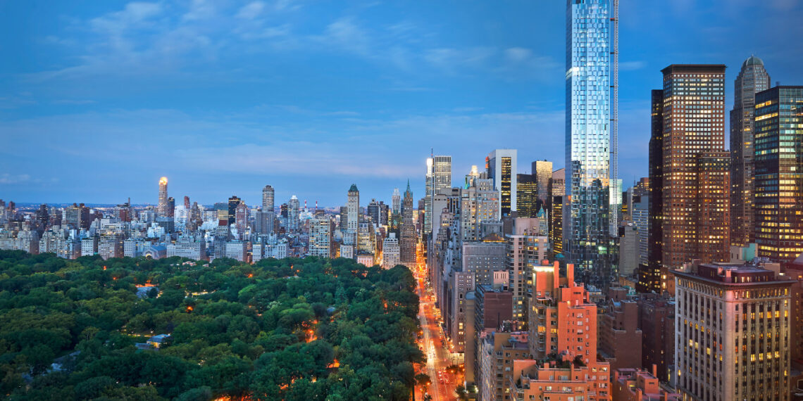 Глава Нью-Йорка заявил о нехватке мест для мигрантов