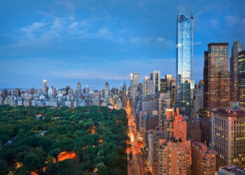 Глава Нью-Йорка заявил о нехватке мест для мигрантов