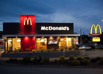 Макдональдс намерен уменьшить количество рабочих мест по всему миру
