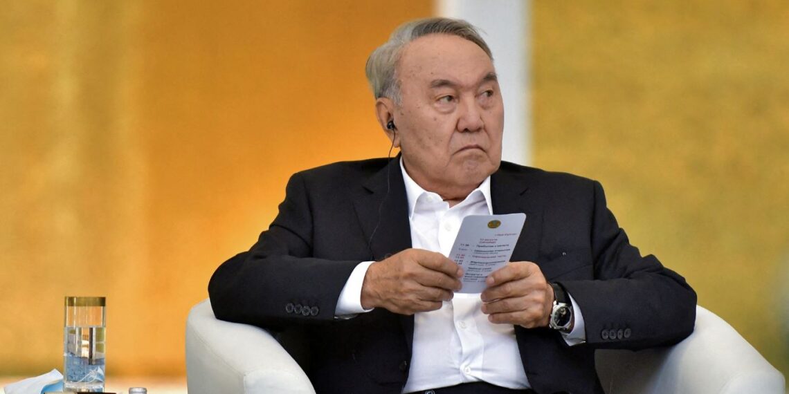 Экс-президента Казахстана Нурсултана Назарбаева выписали из больницы после проведенной на сердце операции