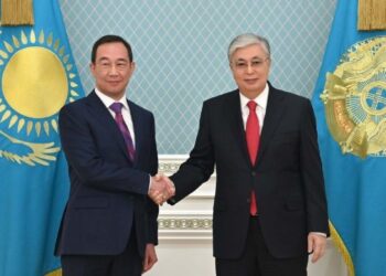 Президент Казахстана Токаев встретился с главой Саха (Якутия) Айсеном Николаевым