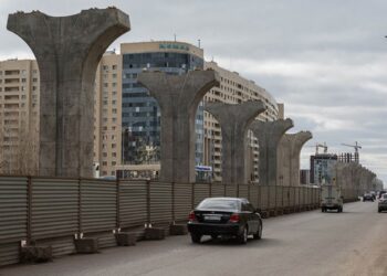 50 млрд тенге выделят на строительство LRT в этом году — Марат Карабаев