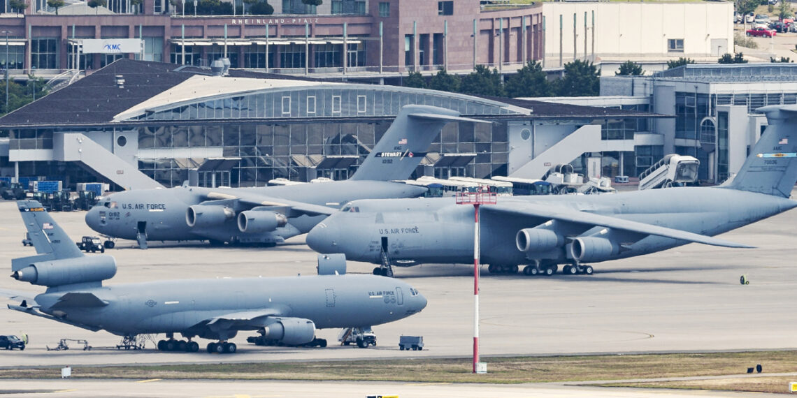 Митинг против поставок вооружения Украине прошел на авиабазе Рамштайн