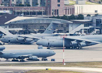 Митинг против поставок вооружения Украине прошел на авиабазе Рамштайн