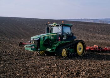 Казахстан и Франция намерены производить сельскохозяйственное оборудование