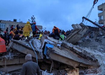 Число погибших при землетрясении в Турции выросло до 5434 человек