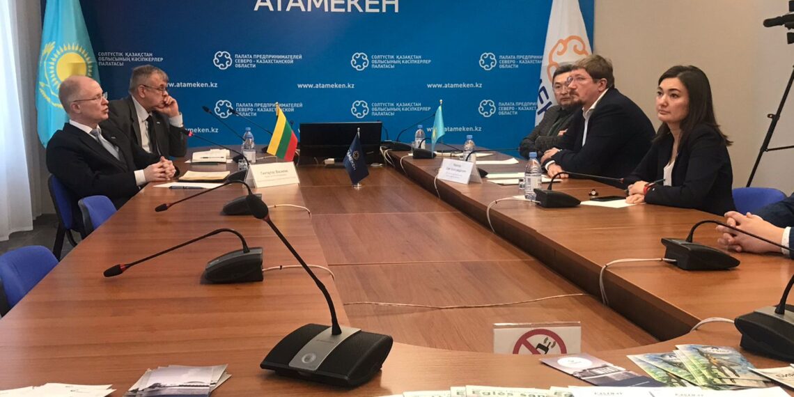 Аким СКО и посол Литвы в Казахстане провели двустороннюю встречу