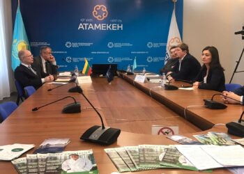 Аким СКО и посол Литвы в Казахстане провели двустороннюю встречу