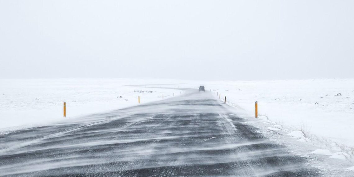 Из-за погодных условий на трех республиканских трассах введено ограничение на движение