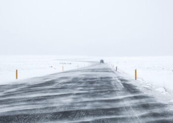 Из-за погодных условий на трех республиканских трассах введено ограничение на движение