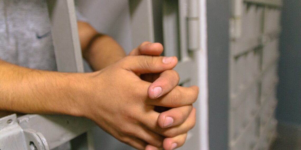 В Павлодаре задержали гражданина с крупной партией наркотических веществ