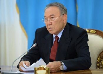 Глава Казахстана отменил закон о Елбасы