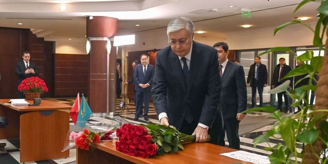 Глава Казахстана прибыл в посольство Турции