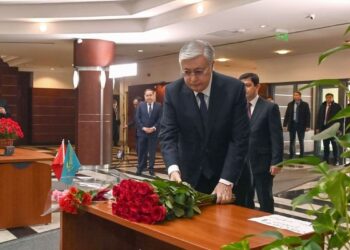 Глава Казахстана прибыл в посольство Турции