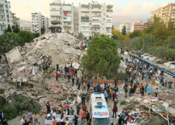 Токаев поручил оказать помощь Турции в преодолении последствий землетрясения