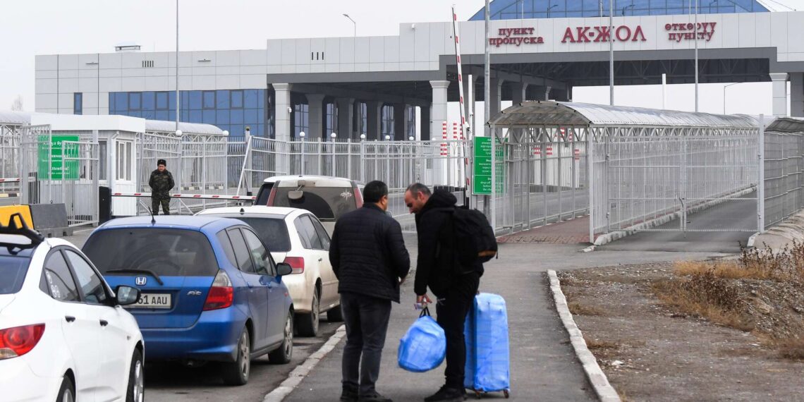 Казахстан и Кыргызстан урегулируют деятельность пограничных представителей