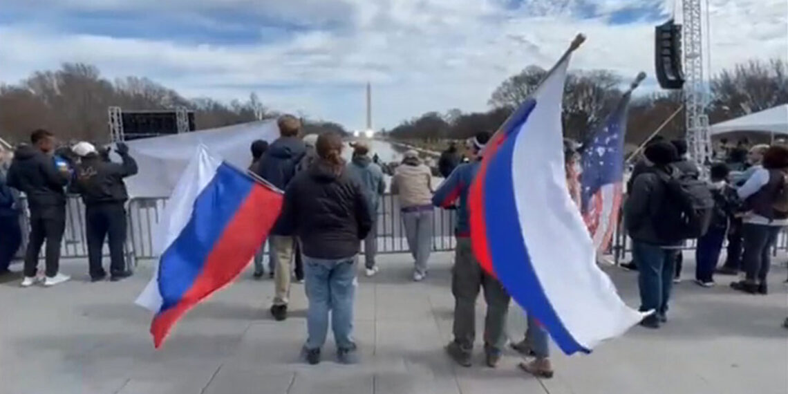 В Вашингтоне прошел митинг с призывом остановить военную помощь Украине