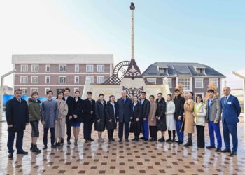 Глава Казахстана провел встречу со студентами и преподавателями в Таразе