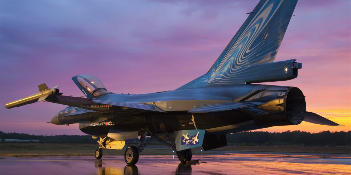 Власти Польши еще не решили вопрос насчет поставок истребителей F-16 Киеву