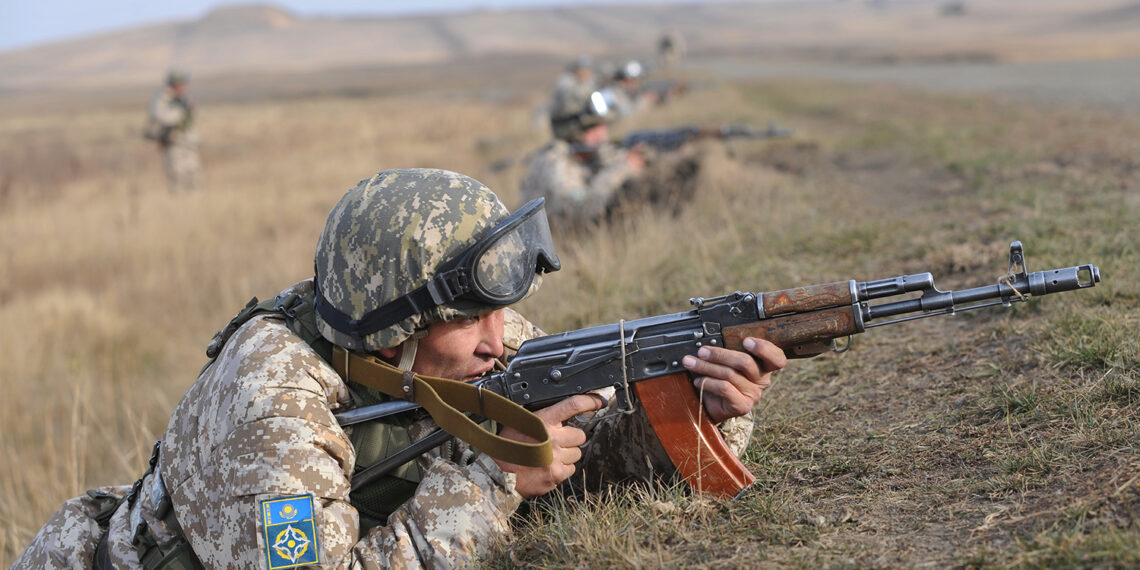 Президент Казахстана подписал указ о призыве в армию на 2023 год